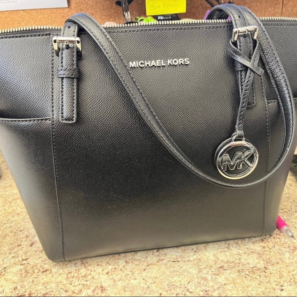 Jet Set Top-Zip Saffiano Leather Tote